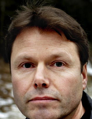 Denne mannen hører hjemme under juletrærne