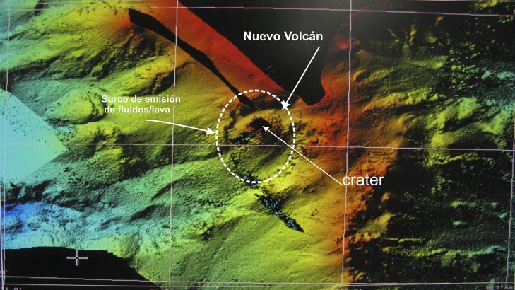 ENDRINGER I HAVBUNNEN: Her ser du det nydannede krateret utenfor El Hierro. Foto: EPA/Scanpix