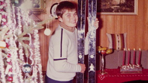 JULEGLEDE: Julaften 1967 fikk Nils blant annet et par ski i julegave. De ble brukt i Donald Duck-mesterskapet samme vinter.