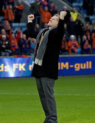- Tar de kontakt, skal jeg tenke på det