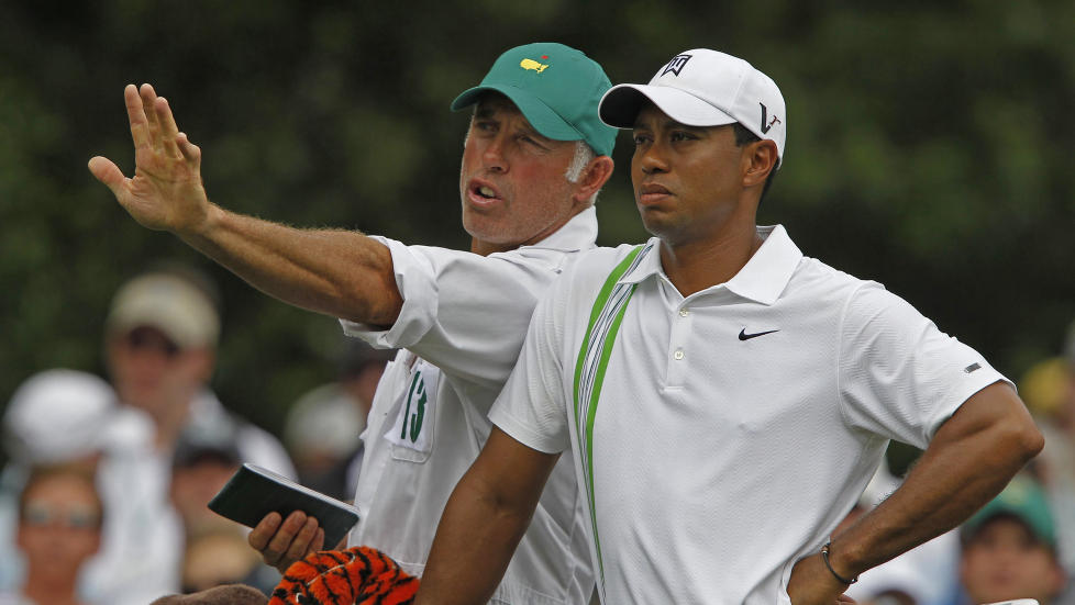 SNAKKET SAMMEN: Tiger Woods m�tte sin tidligere caddie Steve Williams (t.v.), som nylig sjokkerte med en rasistisk kommentar om Woods. Her er de to sammen under Masters-turneringen i april i �r. Foto: Hans Deryk, Reuters/Scanpix