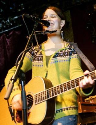 Marit Larsen trenger din gitar - nå!