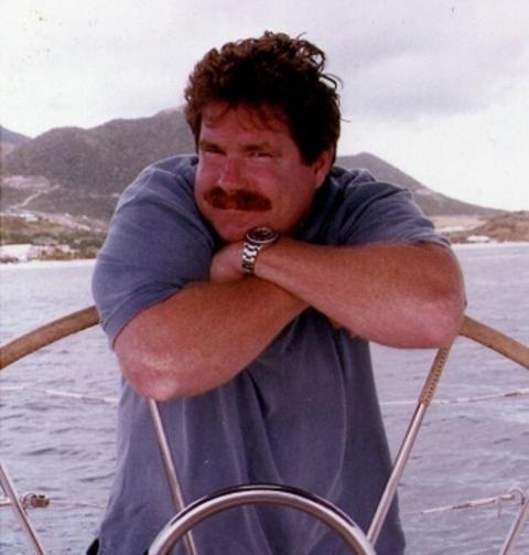 FORFATTEREN: Chuck Pfarrer har skrevet flere b�ker, hans siste omhandler Osama bin Ladens d�d. Foto: Random House
