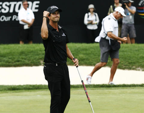 STIKK: Da Williams' nye arbeidsgiver, australske Adam Scott, vant i Akron i august, jublet caddien hemningsl�st i bakgrunnen. Senere uttalte han at det var den beste seieren han noensinne hadde v�rt med p�.Foto: SCANPIX/REUTERS/Matt Sullivan