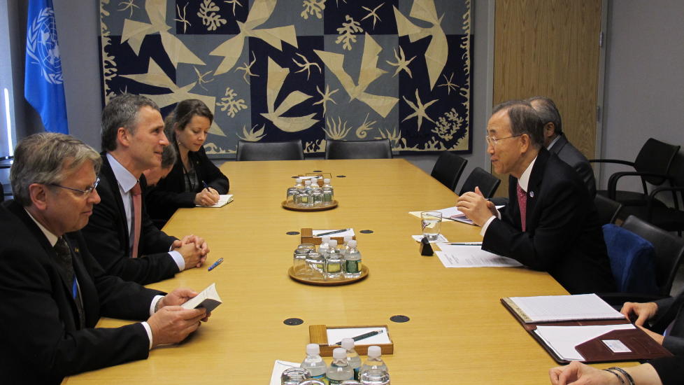 M�TTES: Statsminister Jens Stoltenberg m�tte i dag FNs generalsekret�r, Ban Ki-Moon, i organisasjonens hovedkvarter i New York for � diskutere klimaforhandlingene. Foto: Vegard Kristiansen Kvaale