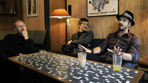 TEATERKLARE: Terje Winterst� R�thing, Geir Zahl og Janove Ottesen fra Kaizers Orchestra gleder seg til urpremiere p� teaterstykket basert p� deres eget musikalske univers i kveld.
Foto: Steinar Buholm / Dagbladet.