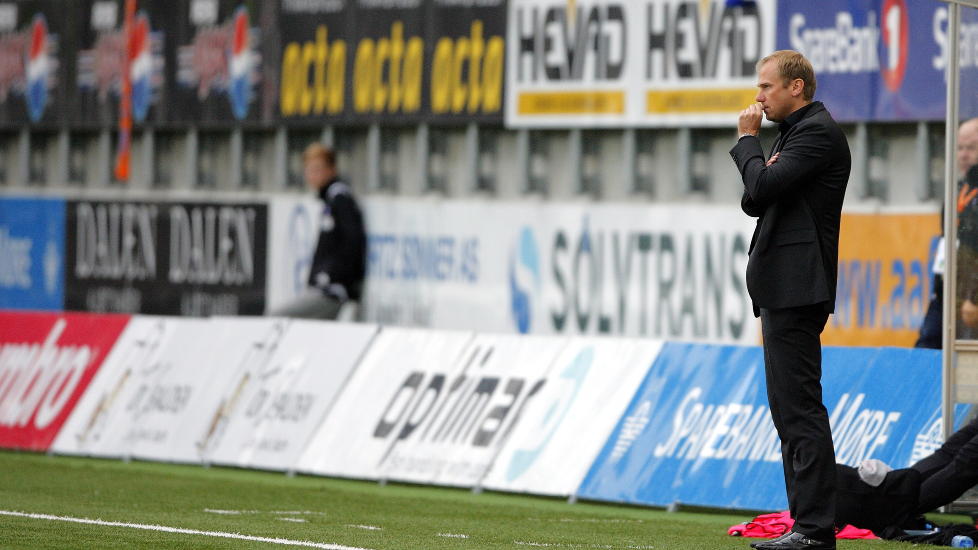 P� VEI TIL ROMERIKE: Elfsborg-trener Magnus Haglund, her under Europa League-kvalik mot Aalesund, skal v�re p� vei til Lillestr�m.
Foto: Svein Ove Ekornesvaag / Scanpix