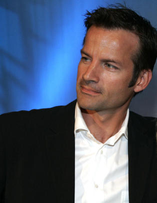 Programledere i Nytt p� nytt f�r latterkrampe av leksikontekst om anal-sex, mens Trekant-ungdommen tar skrittet fullt ut.