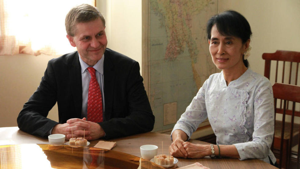 FORANDRING: �Aung San Suu Kyi sier hun har tillit til presidenten�, skriver milj�- og utviklingsminister Erik Solheim. Foto: Soe Zeya Tun/Reuters/Scanpix