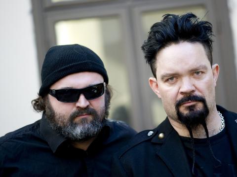 NYTT BAND: Odden skriver mye om Hans Erik Dyvik Husby (til venstre) og bandet Doctor Midnight and the Mercy Cult i sine memoarer. Foto: Pontus Lundahl / SCANPIX