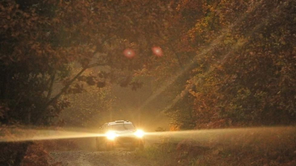 SESONGEN OVER: Det oppsto brann i motorrommet p� Petter Solbergs Citroen i Wales, og dermed er rallyet over.Foto: SCANPIX/REUTERS/Toby Melville