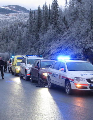 Volvo full av brennevin skadet politibiler etter biljakt