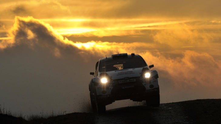 PALLEN: Mads �stberg tok andreplassen i sin Ford, foran Henning Solberg.Foto: SCANPIX/REUTERS/Toby Melville
