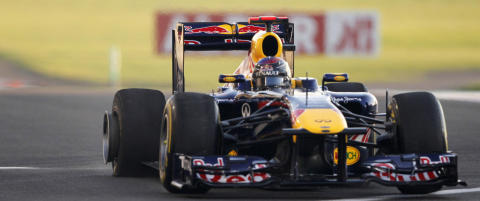 Vettel m�tte bryte etter punktering