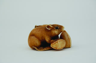 NETSUK: Et skal med japanske pyntefigurer, s�kalte netsuker, er utgangspunktet for Edmund de Waals bok. Foto: PRESS