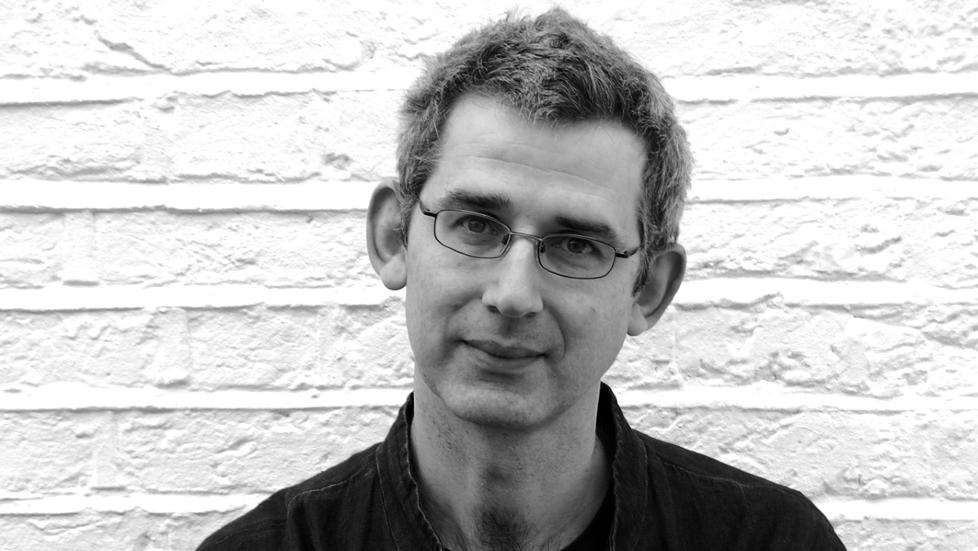 FORFATTER: Edmund de Waal har skrevet en vakker, velskrevet, melankolsk hyllest til gjenstandene vi omgir oss med, og en meditasjon over liv som er levd. Foto: PRESS