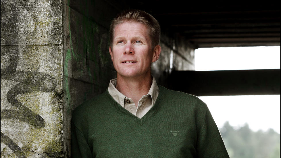 GOD DEBUT: L�reren Tore Kv�vens historiske romandebut ser ut til � v�re inspirert av b�de Islandssagaene, Herman Melville og Joseph Conrad. Foto: SAMLAGET