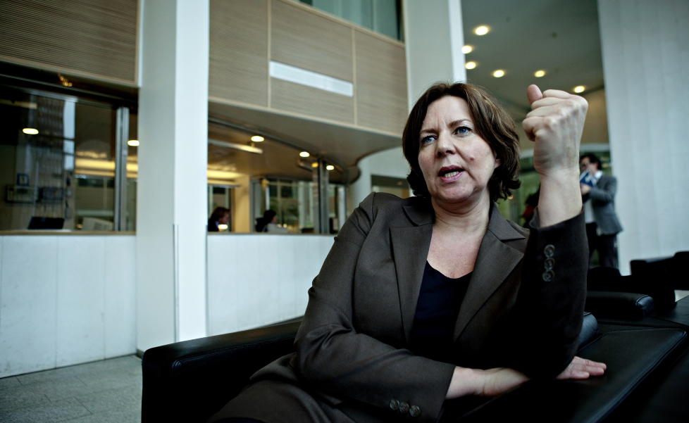 REIS HJEM!: Arbeidsminister Hanne Bjurstr�m (Ap) sier den norske staten ikke har noen forpliktelse til � ta seg av arbeidss�kere fra EU. Foto: Nina Hansen / Dagbladet