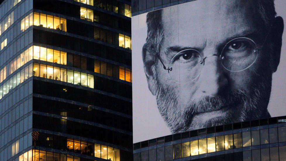 NY STYRELEDER:  Arthur Levinson overtar for Steve Jobs i Apple. Jobs d�de av kreftsykdom onsdag 5. oktober i �r . Foto: REUTERS/Denis Sinyakov/Scanpix