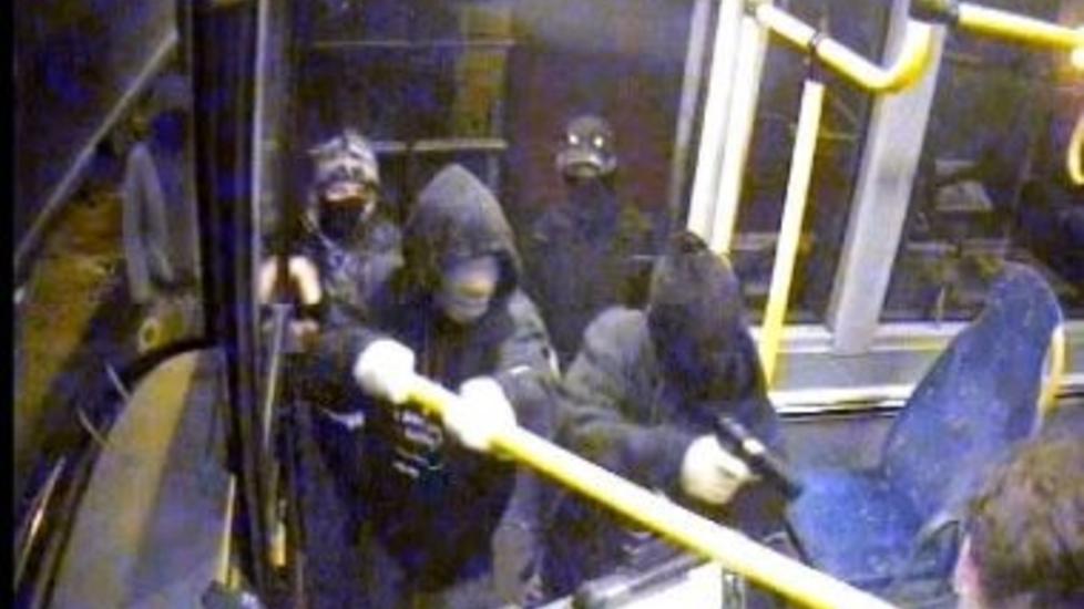 BUSSRAN: Ungdomsgjengen sto bak en rekke bussran f�r de i fjor h�st ble d�mt. N� har de flyttet tilbake til S�rlandet. Foto: Bussen A/S