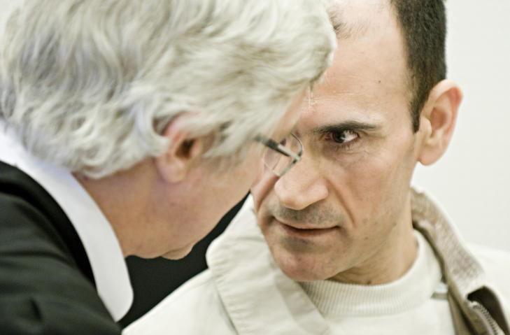 - �NSKET HAM D�D: Shawan Sadek Saeed Bujak, her i samtale med forsvarer Arvid Sj�din, forklarte i retten i g�r at han diskuterte med Davud � ramme Jyllandsposten og karikaturtegneren Kurt Westergaard. Foto: BENJAMIN A. WARD