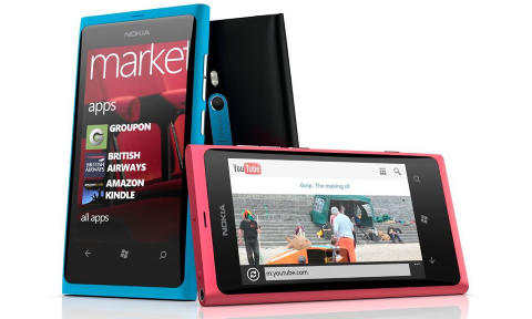 NOKIA-PREMIERE: Nokia Lumia 800 er den ene av Nokias to f�rste Windows-mobiler. Dette er toppmodellen. Foto: Nokia