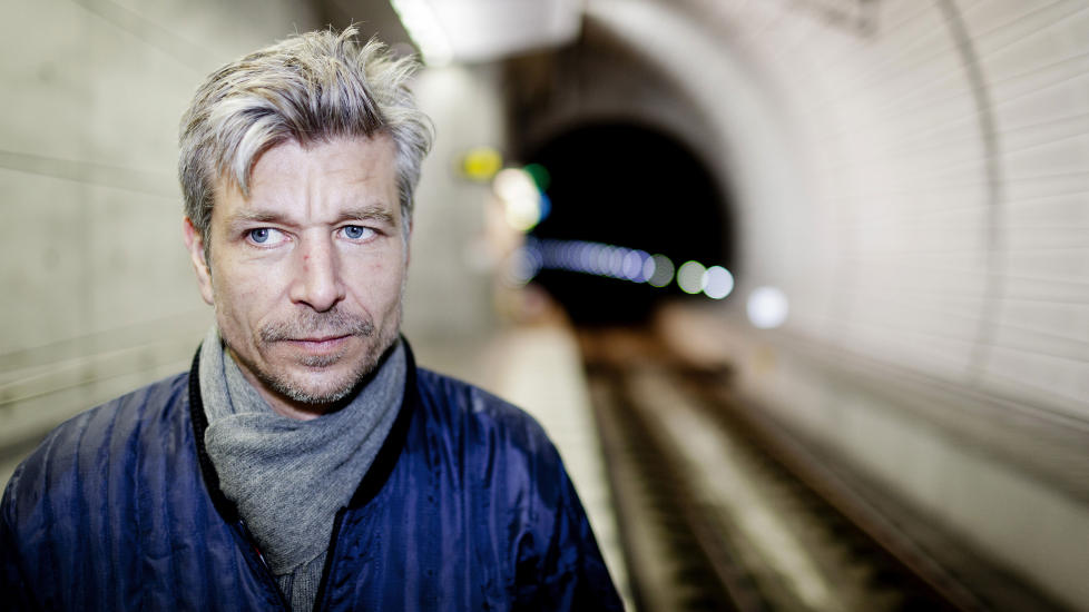 SETTER PUNKTUM: Halvannet �r etter at den f�rst ble varslet, er Karl Ove ----Knausg�rd endelig klar med det sjette og siste bindet av �Min kamp�. Det var verdt � vente, mener anmelderen. Foto: Anders Hansson, Forlaget Oktober