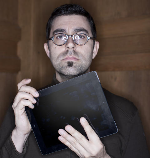 MÅ UTNYTTE MEDIET Ken Olling, redaktør i Katachi, mener mediebedrifter må utnytte iPad-plattformns muligheter i langt større grad enn de gjør i dag. Foto: KATACHI MÅ UTNYTTE MEDIET Ken Olling, redaktør i Katachi, mener mediebedrifter må utnytte iPad-plattformns muligheter i langt større grad enn de gjør i dag. Foto: KATACHI