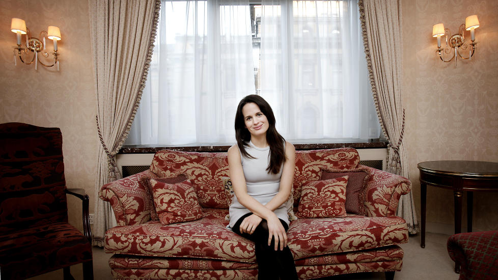 P�VIRKET AV SUKSESS: Elizabeth Reaser, ogs� kjent fra blant annet �Grey's Anatomy�, innr�mmer at suksess og ber�mmelse har g�tt utover vennskapet mellom �Twilight�-skuespillerne. Selv lever hun et ganske fredelig og normalt liv, sier hun. Foto: Erling H�geland/Dagbladet