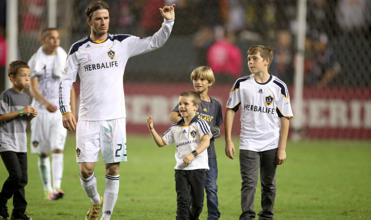 FAR OG S�NNER: David Beckham med s�nnene Cruz, Romeo og Brooklyn. Foto: Stella Pictures