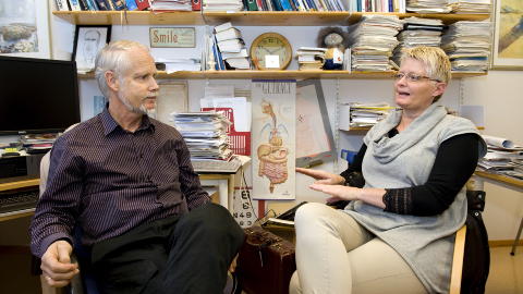 Hos psykiateren: Ingvard Wilhelmsen p� Hypokonderklinikken, stilte p�g�rende sp�rsm�l og forventet svar. For: Erik H. Mathiesen