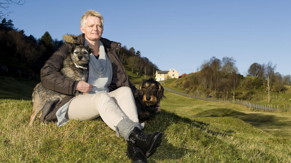 Nytt liv:  Sissel Monsen gj�r alt hun ikke turte f�r: Hun g�r lange turer med hundene Bela og Chico og er til og med p� jakt. En time med psykiater Ingvard Wilhelmsen ble vendepunktet.     
Foto: Tor Erik Mathiesen