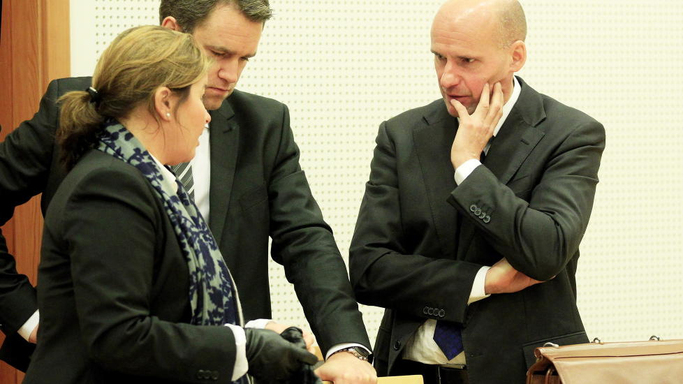 FORSVARERE: Forsvarer Geir Lippestad,  Vibeke Hein B�ra og Odd Ivar Gr�n. Foto: Cornelius Poppe / SCANPIX