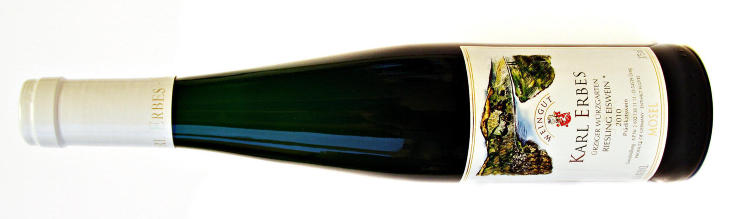 FRA TYSKLAND: Karl Erbes �rziger W�rzgarten Riesling Eiswein 2010 er en herlig rik og tett dessertvin som f�r 91 poeng i testen.  Foto: Produsenten