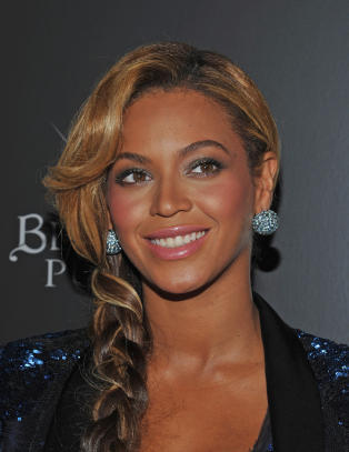 Beyoncé viser fram brudekjolen sin for første gang
