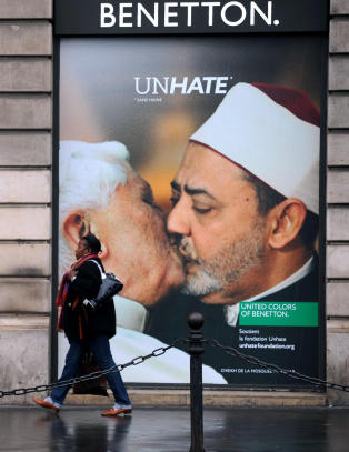Benetton trekker omstridt kyssereklame
