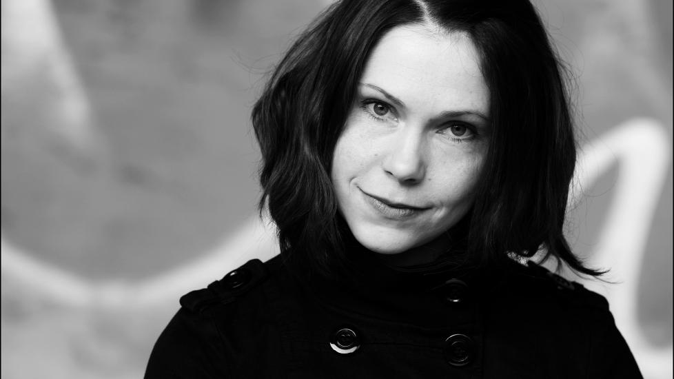 VELSKREVET: Matte Karlsvik har skildret det islandske popfenomenet Bj�rk i sin nye roman. Det gj�r hun p� en m�te som imponerer, b�de litter�rt og spr�klig. Foto: SAMLAGET