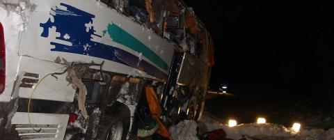 En omkom etter bussvelt i Finnmark