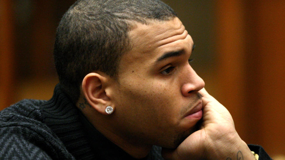 LEI AV DRITTSLENGING: Chris Brown jobber fortsatt beinhardt for � renvaske ryktet sitt etter at han ble d�mt for � ha skamsl�tt Rihanna i 2009. Foto: David McNew/AP Photo/Scanpix
