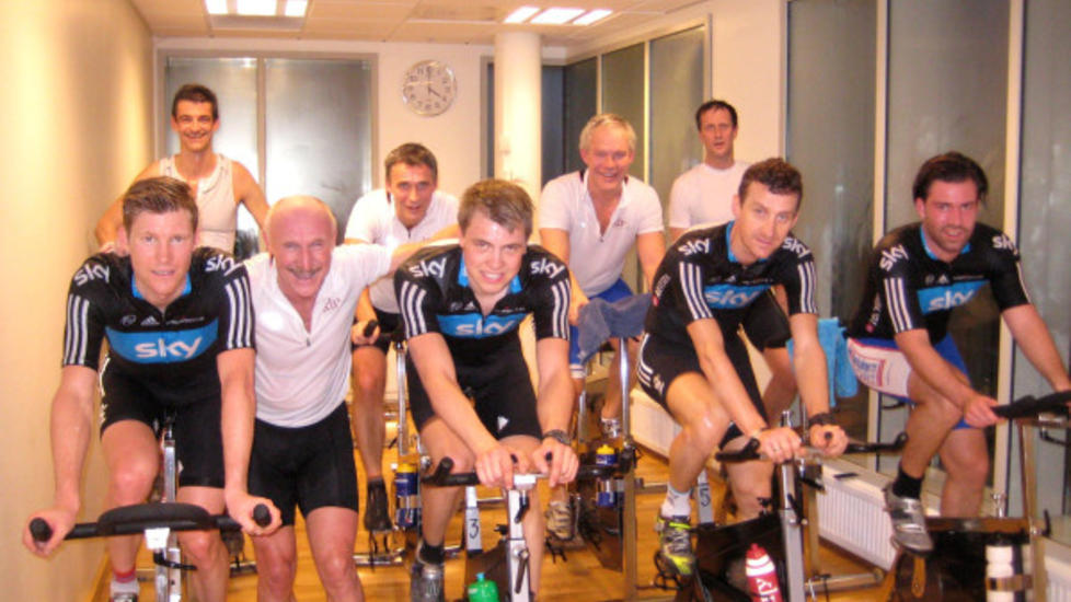 SLITSOMT, MEN G�Y: Jens Stoltenberg syklet med Lars Petter Nordhaug, Edvald Boasson Hagen og Kurt Asle Arvesen i en times tid i g�r. Foto: @jensstoltenberg / Twitter