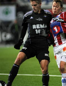 Henriksen sl�r tilbake mot ryktene om at han vil vekk