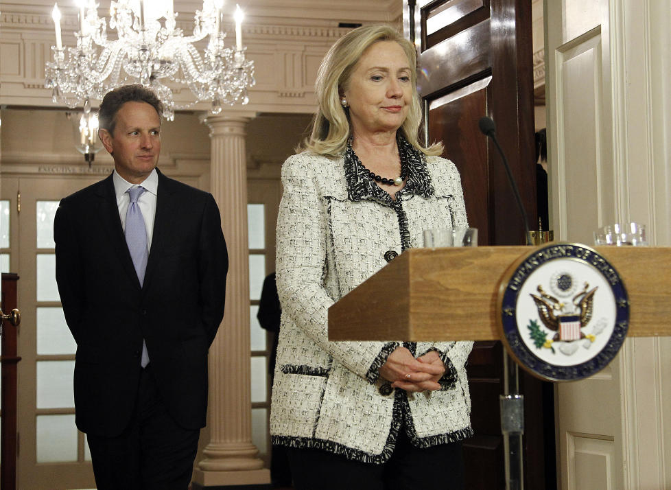 SANKSJONER: USAs utenriksminister Hillary Clinton presenterte strengere sanksjoner mot Iran i dag. Foto: Pablo Martinez Monsivais/AP
