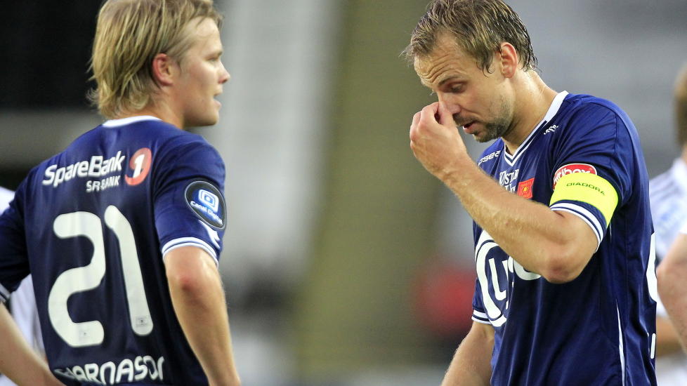 F�R F� STEMMER: Viking sanker f� stemmer i Klubben i mitt hjerte. Laget er kun nummer 25 blant de mest popul�re klubbene i gigantklassen. Her er Vikings Birkir Bjarnason (t.v.) og Indridi Sigurdsson. Foto: Cornelius Poppe / SCANPIX .