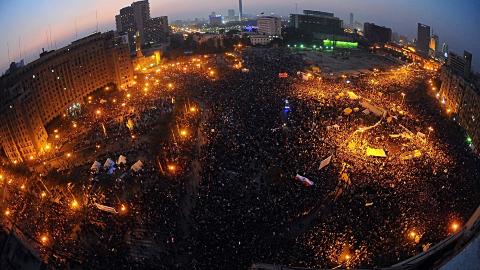 FOLKSOMT: Dette bildet viser Tahrir-plassen i kveld. Foto: EPA/MOHAMED OMAR