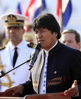 MOT KYLLING: Bolivias President Evo Morales gikk i fjor i strupen p� kyllingprodusenter han p�stod tilb�d homofilifremkallende kylling. Foto: EPA/FELIPE TRUEBA/Scanpix