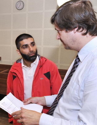 Arfan Bhatti får ikke nærme seg TV 2s lokaler