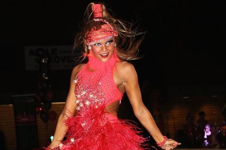 VERDENSMESTER: Madeleine Enersen Heller�d fra Danseklubben Studio 1 IL er verdensmester i disco. Foto: Privat.