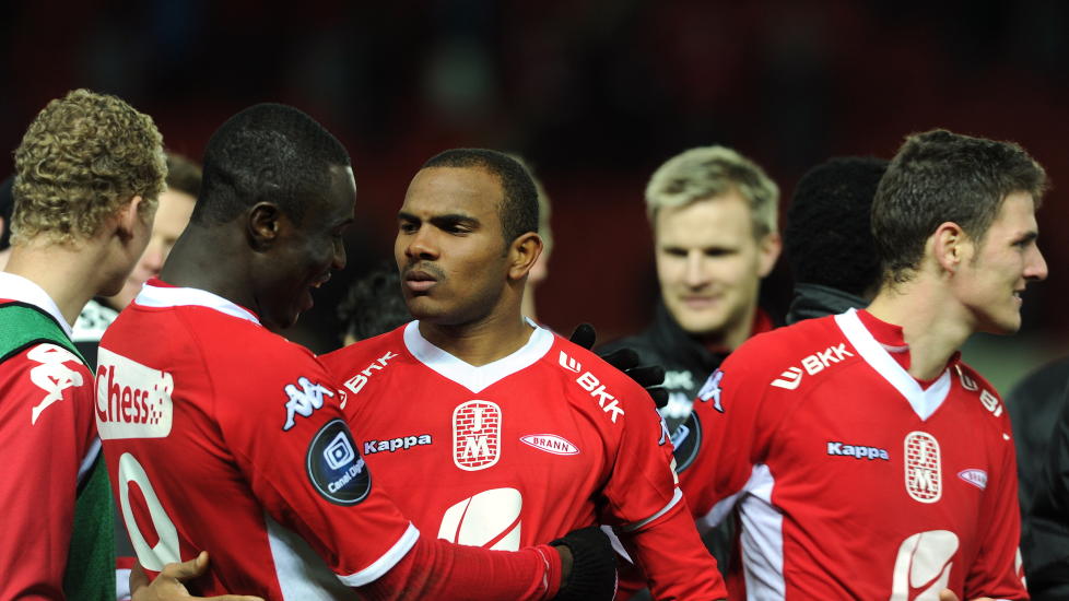 LEDER KONKURRANSEN: Brann er sv�rt popul�re i �rets Klubben i mitt hjerte og leder k�ringen med under to d�gn igjen � stemme. Her ved Branns Kim Ojo (t.v), Rodolph Austin og Zsolt Korcsm�r. Foto: Marit Hommedal / Scanpix
