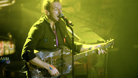 DRØMMER IKKE OM Å BLI STØRST: ... Men gjerne best, kunne Coldplay-vokalist Chris Martin fortelle. Foto: Benjamin A. Ward / Dagbladet DRØMMER IKKE OM Å BLI STØRST: ... Men gjerne best, kunne Coldplay-vokalist Chris Martin fortelle. Foto: Benjamin A. Ward / Dagbladet