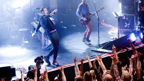 FORNØYD BAND: Etter konserten var over, la ikke bandet skjul på at de var fornøyde. Foto: Benjamin A. Ward / Dagbladet FORNØYD BAND: Etter konserten var over, la ikke bandet skjul på at de var fornøyde. Foto: Benjamin A. Ward / Dagbladet